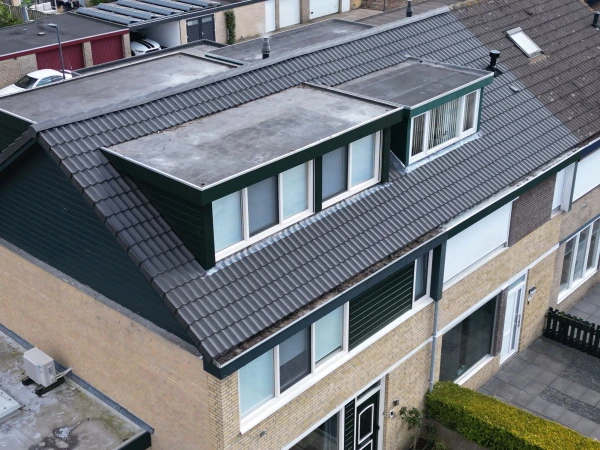 Bitumen Dakbedekking op dakkapel in Oosterhout, professioneel aangebracht door Accuraat Dakservice